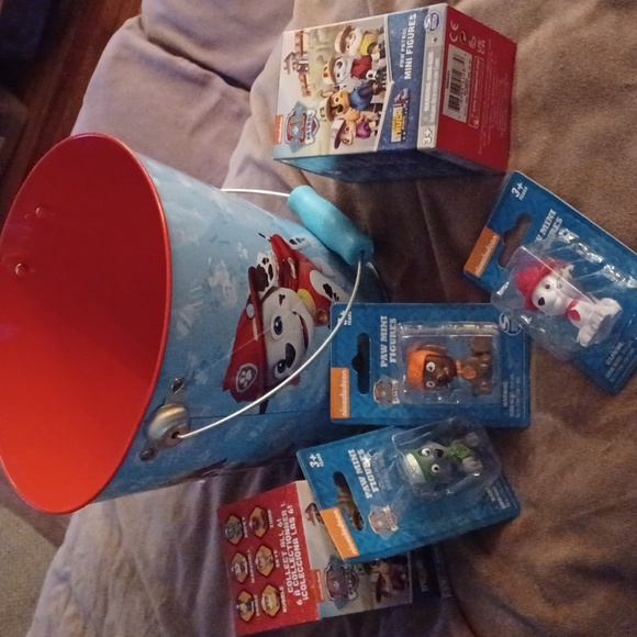 Paw Patrol Metal Pail, 2 Blind Boxes and 3 Puppies 🐶 - Picture 6 of 9